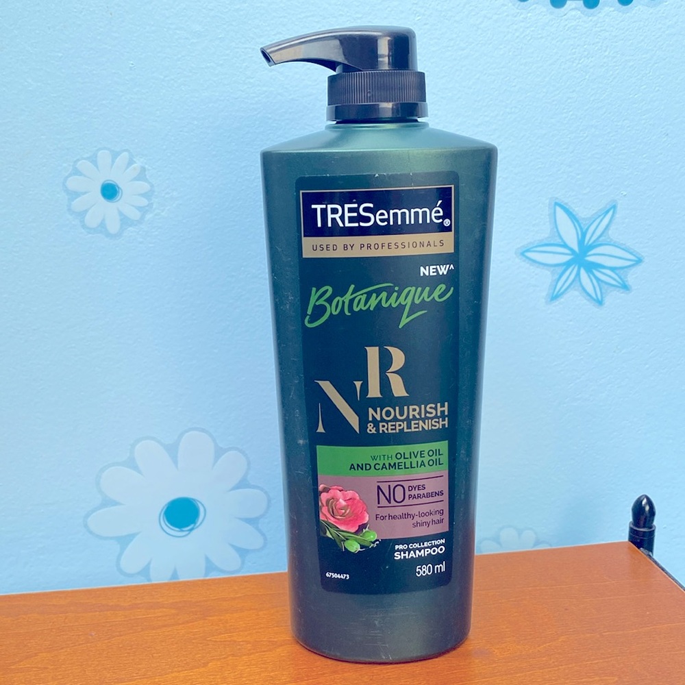 TRESemme Botanique Nourish & Replenish With Olive Oil & Camellia Oil Shampoo New